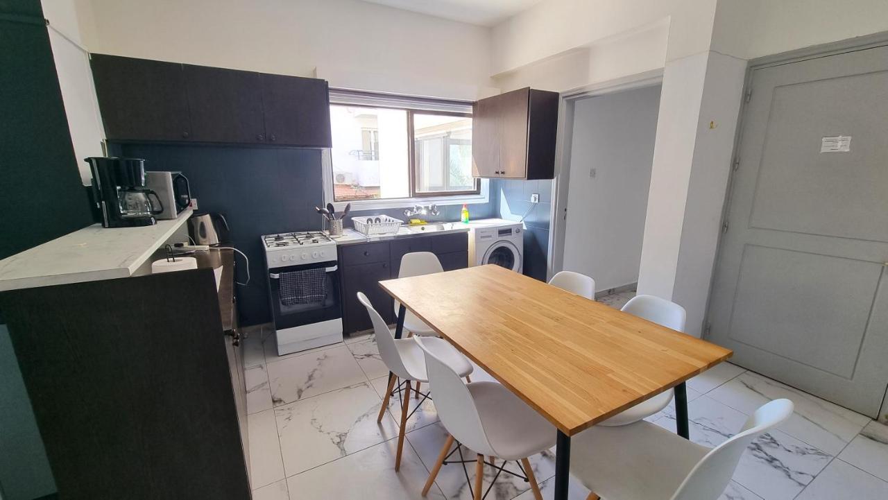 Cozy Beach Apt, Near Airport With 100Mbit Internet Larnaca Exterior photo